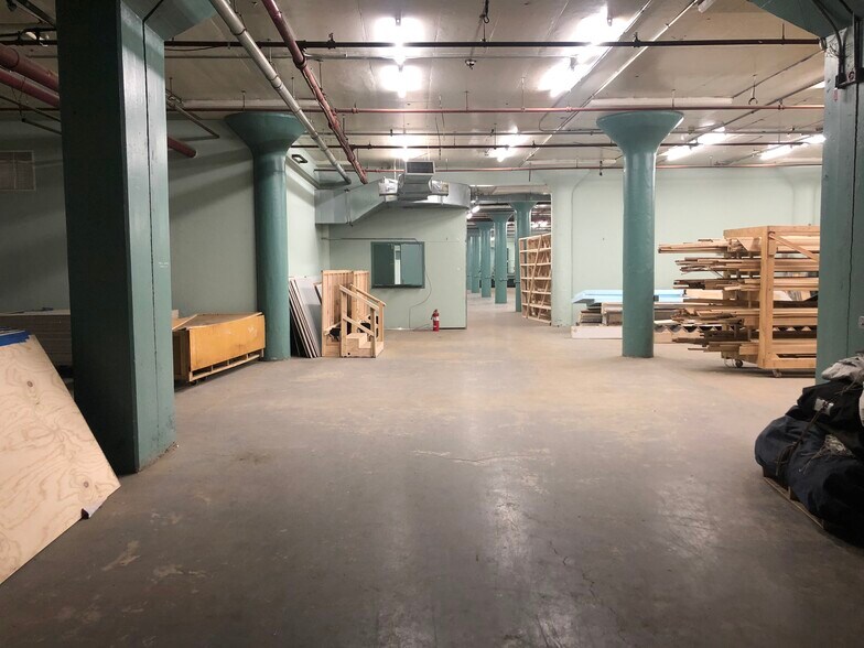 More Photos Of 53-06 Grand Ave, Maspeth Warehouse For Lease