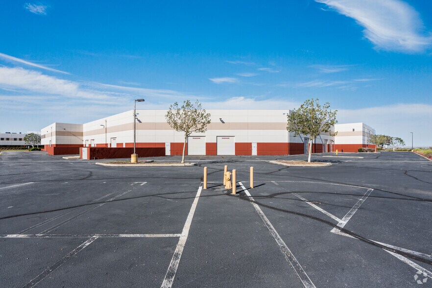 More Photos Of 39959 Sierra Hwy, Palmdale Office For Lease