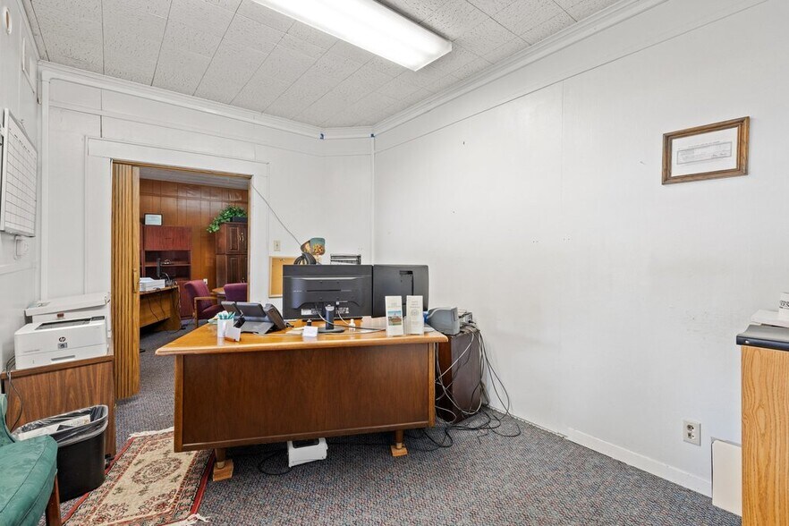 More Photos Of 503 Talbot St, Taylor Funeral Home For Sale