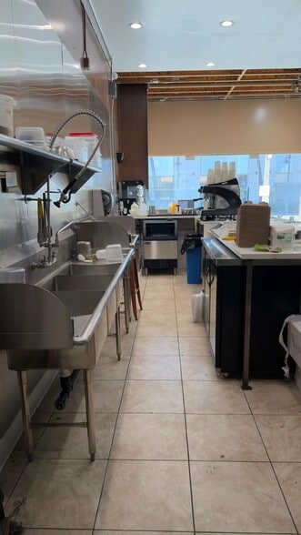 More Photos Of 5911-5913 Hollywood Blvd, Los Angeles Restaurant For Lease