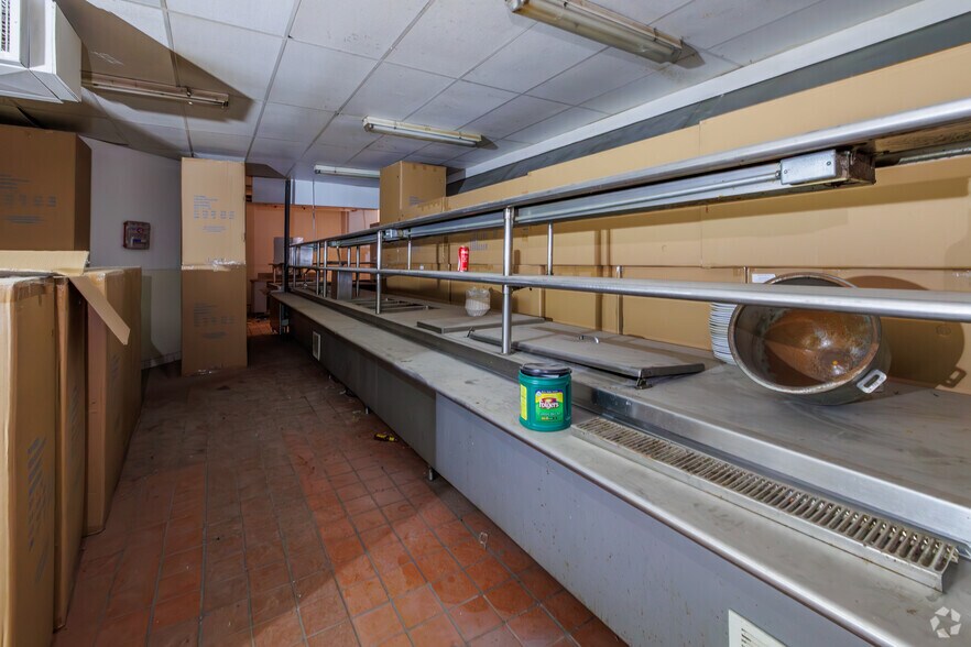 More Photos Of 700 Scott Ave, Farmington Hotel For Sale