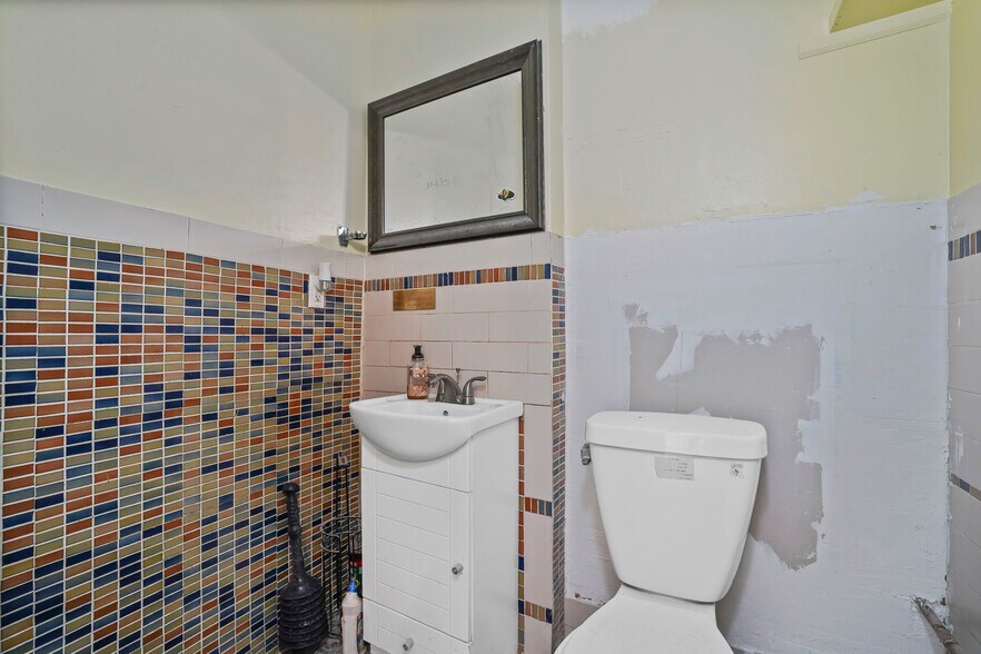 More Photos Of 76 Bushwick Ave, Brooklyn Restaurant For Lease