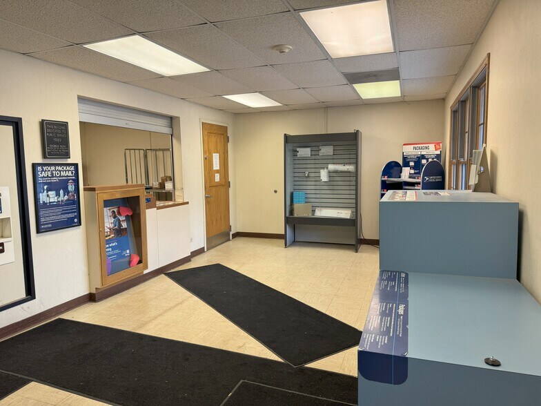 More Photos Of 1N279 Lafox Rd, Lafox General Retail For Sale