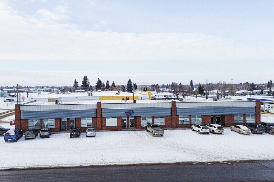 More Photos Of 4602 50 St, Stettler Light Manufacturing For Sale