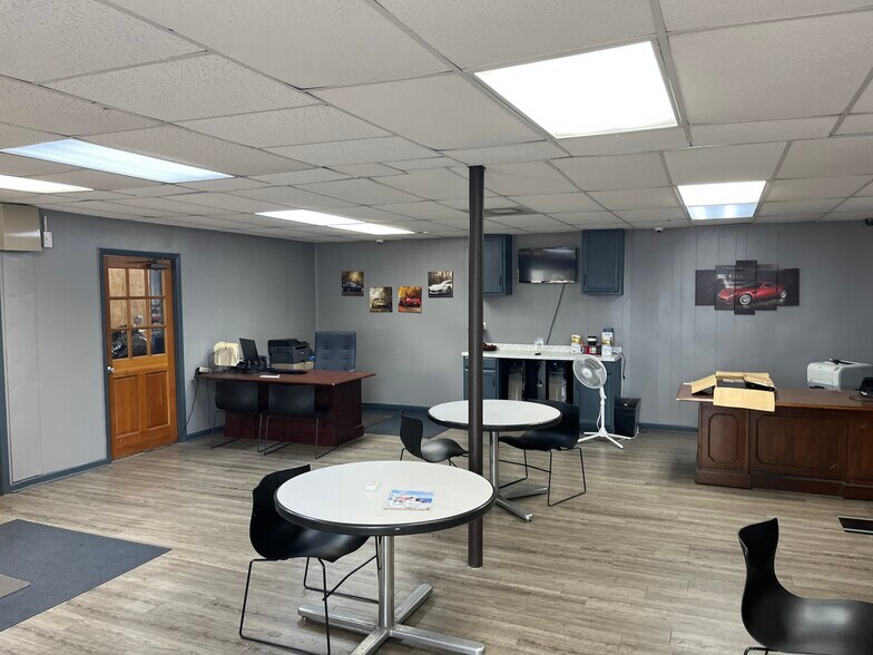 More Photos Of 5013 Park St, Jacksonville Auto Repair For Sale