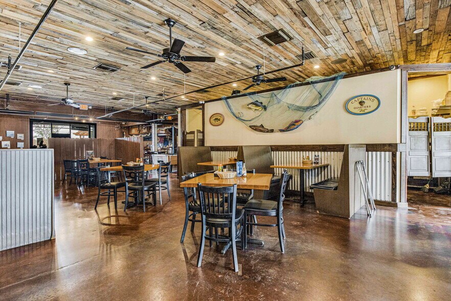 More Photos Of 131 New Warrington Rd, Pensacola Restaurant For Sale
