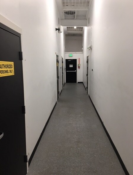 More Photos Of 1275 30th St, Oakland Warehouse For Sale