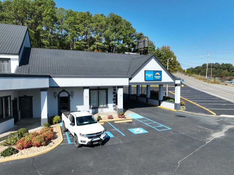 More Photos Of 2595 Georgetown Rd, Cleveland Hotel For Sale