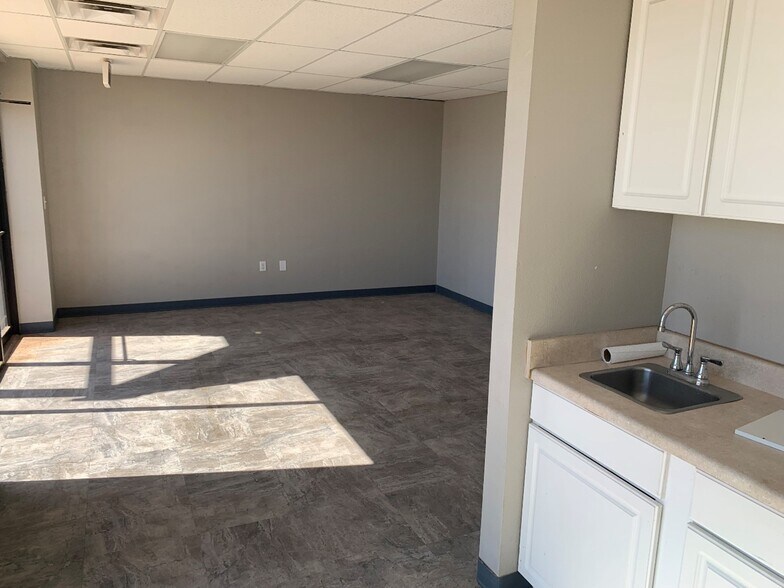 More Photos Of 5023-5025 Princeton Ave, Midland Loft Creative Space For Lease