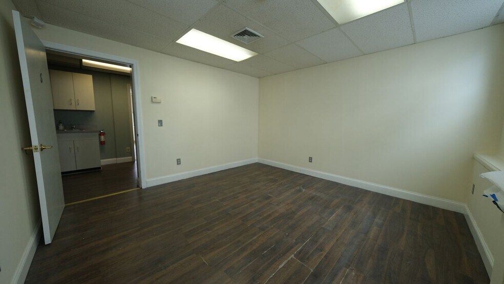 More Photos Of 761 Park Ave, Cranston Medical For Lease