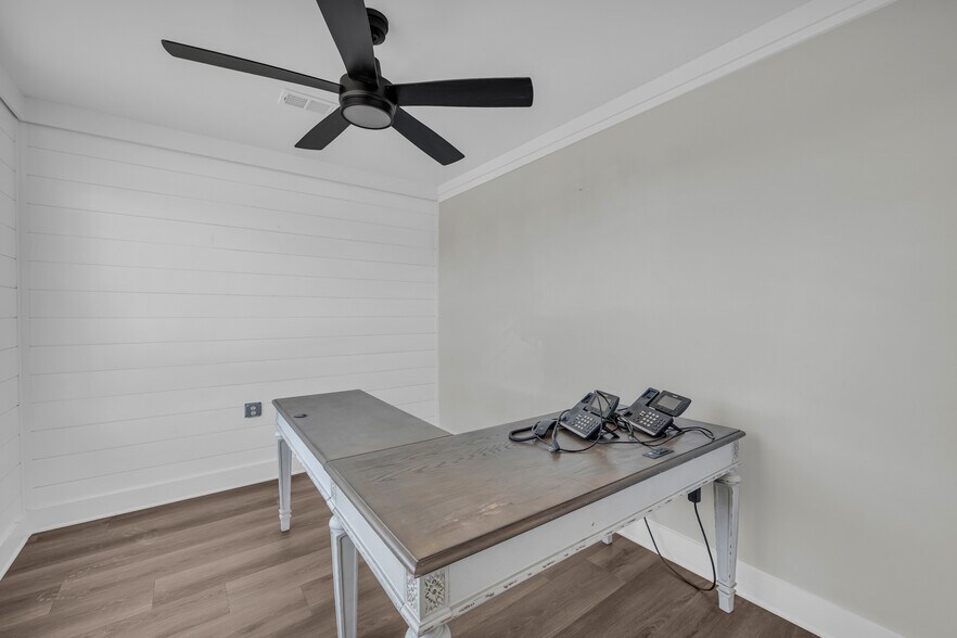 More Photos Of 399 S Elm St, Commerce Storefront For Sale