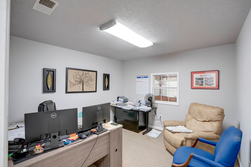 More Photos Of 11578 Airway Blvd, Roanoke Warehouse For Sale