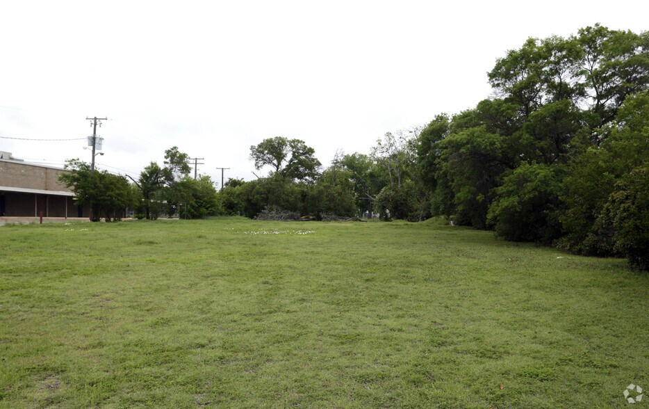 More Photos Of 2109 W Berry St, Fort Worth Land For Lease
