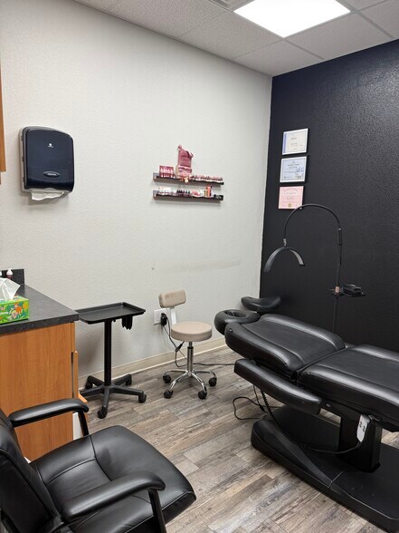 More Photos Of 1315 Chisholm Trail Pky, Duncan Medical For Sale