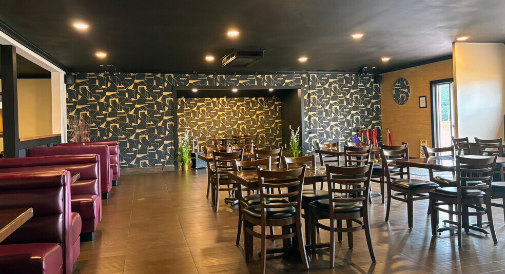 More Photos Of 16092 W Colonial Trail Hwy, Crewe Restaurant For Sale