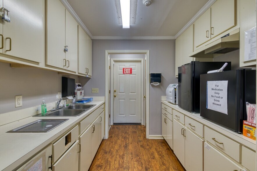 More Photos Of 807 S Pendleton St, Easley Medical For Sale