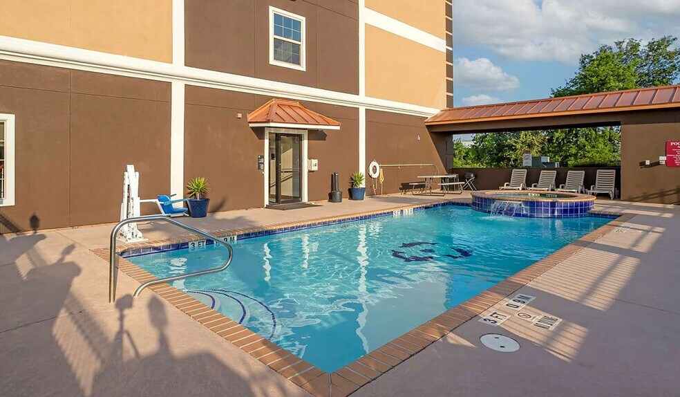 More Photos Of 320 Highway 146 N, Texas City Hotel For Sale