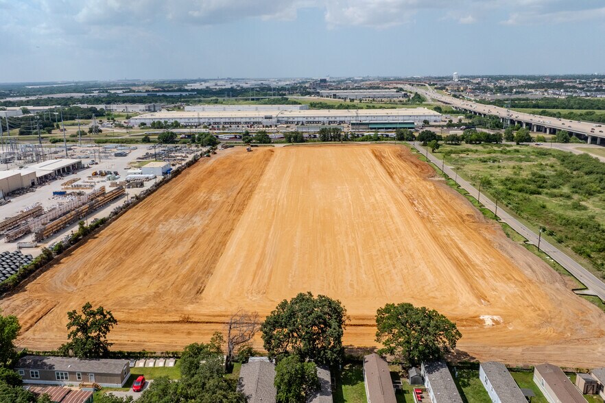 More Photos Of 3550 Hardrock Rd, Grand Prairie Warehouse For Lease