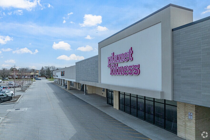 More Photos Of 2001-2153 63rd St, Downers Grove Storefront For Lease