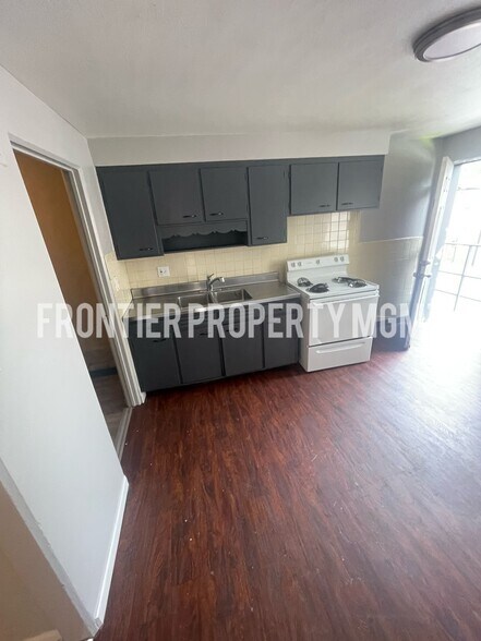 More Photos Of 1001-1031 North and South Rd, University City Apartments For Sale