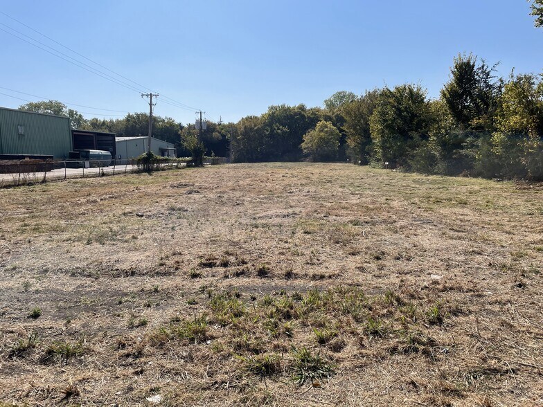 More Photos Of 912 E Walnut St, Garland Land For Lease