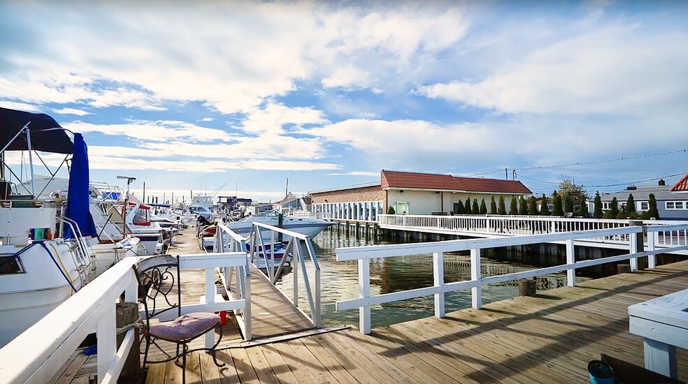 More Photos Of 95 Hudson Ave, Freeport Restaurant For Sale