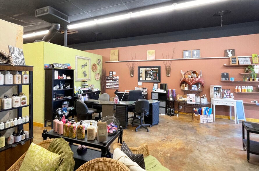 More Photos Of 104 S Pacific Hwy, Cottage Grove Storefront For Sale