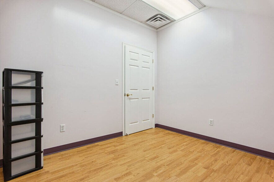 More Photos Of 43 Office Park Dr, Jacksonville Medical For Lease