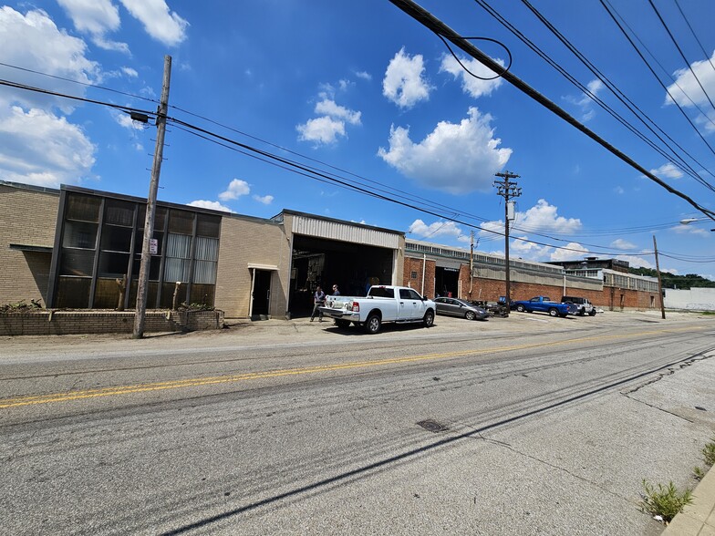 Primary Photo Of 4445 Kings Run Dr, Cincinnati Warehouse For Sale