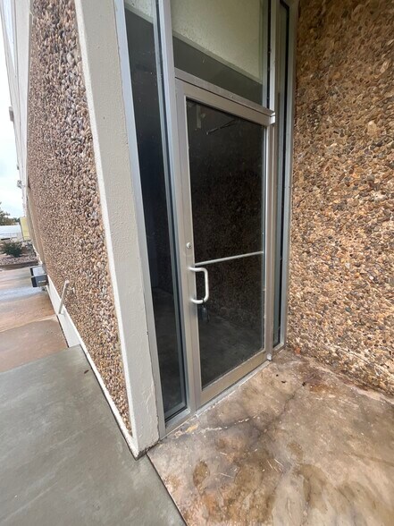 More Photos Of 4220-4232 Charter Ave, Oklahoma City Warehouse For Lease