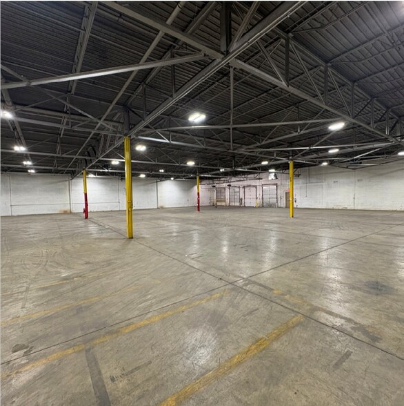 More Photos Of 6500 E Davison St E, Hamtramck Distribution For Lease