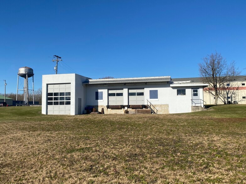 Primary Photo Of 611 W 4th St, North Manchester Flex For Sale