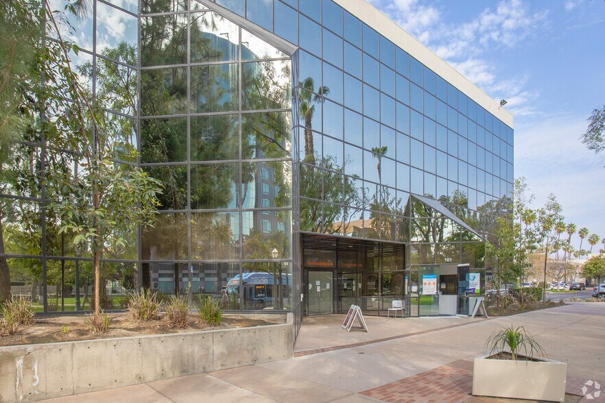 More Photos Of 100 S Anaheim Blvd, Anaheim Office For Lease