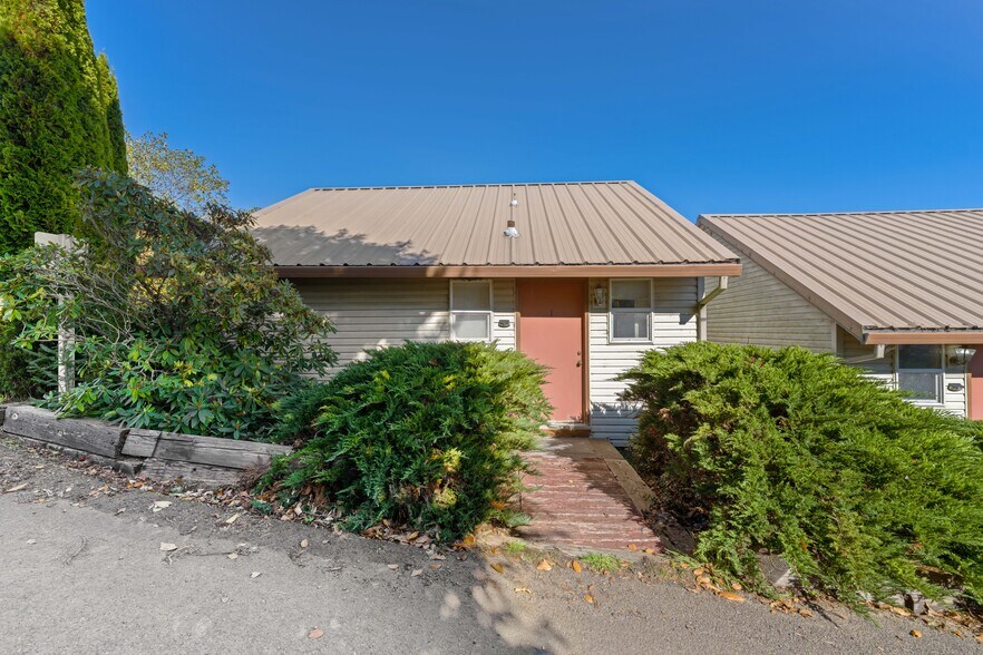 More Photos Of 4484 Fish Mill, Westlake Hotel For Sale