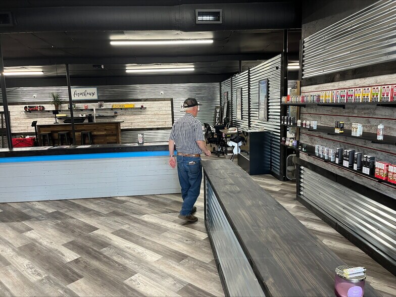 More Photos Of 7301 W 7th St, Texarkana Sports And Entertainment For Sale