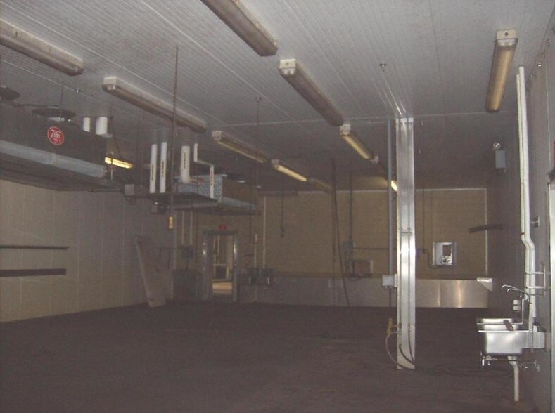 More Photos Of 510 West Rd, Salisbury Refrigeration Cold Storage For Lease