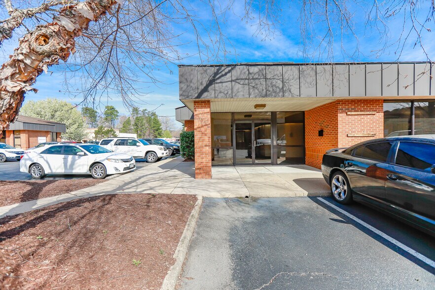 More Photos Of 11835 Canon Blvd, Newport News Office For Lease