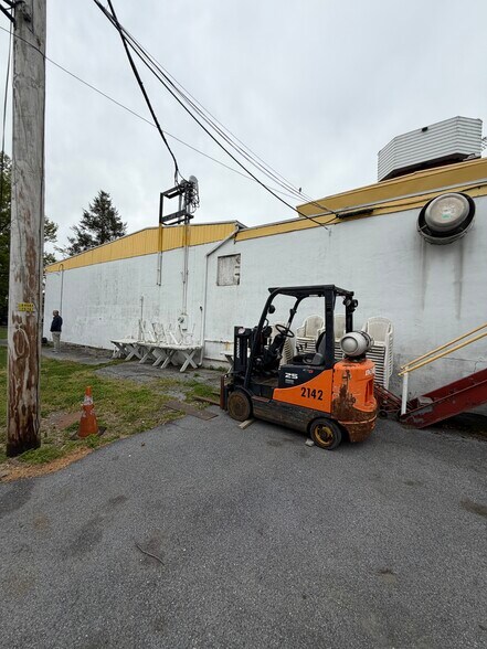 More Photos Of 2857-2867 Lincoln Hwy, Ronks Storefront Retail Residential For Sale