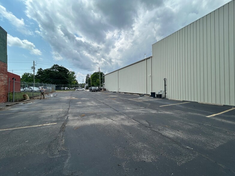 More Photos Of 1916-1924 S Calhoun St, Fort Wayne Storefront For Sale