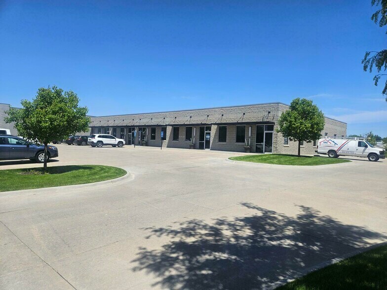 More Photos Of 3801 S 148th St, Omaha Light Distribution For Lease