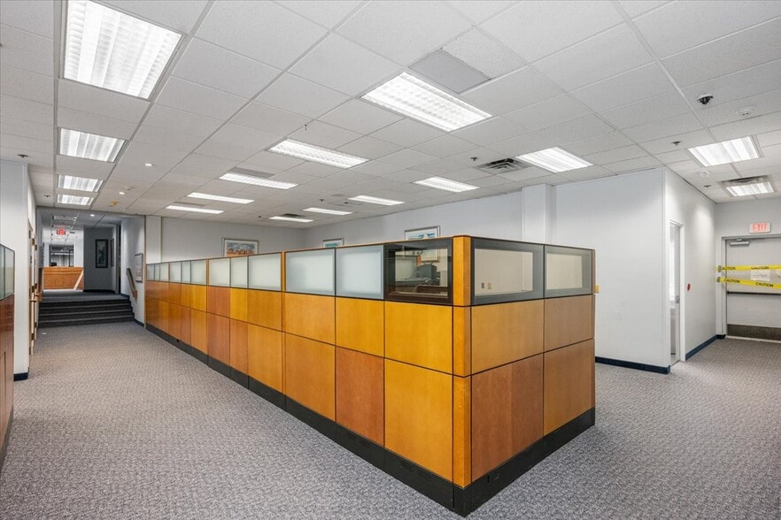 More Photos Of 7001 Jewel Lake Rd, Anchorage Office For Sale