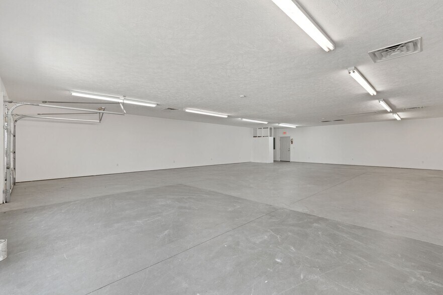 More Photos Of 807 Lipscomb St, Shelbyville Warehouse For Sale