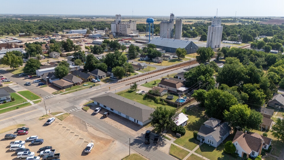 More Photos Of 101 S 6th St, Kingfisher General Retail For Sale