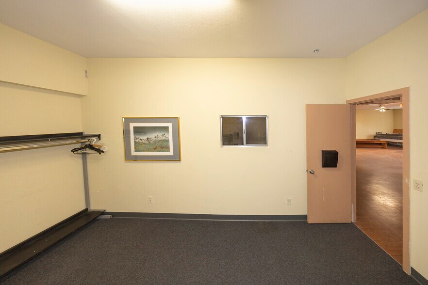 More Photos Of 5239 Atlantic Ave, Long Beach Freestanding For Sale