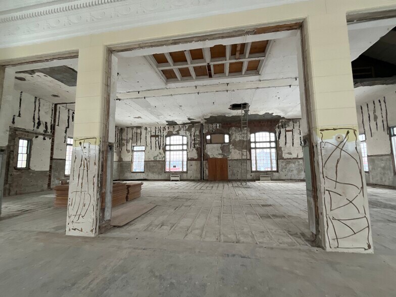 More Photos Of 27 Washington St, Biddeford Office For Sale