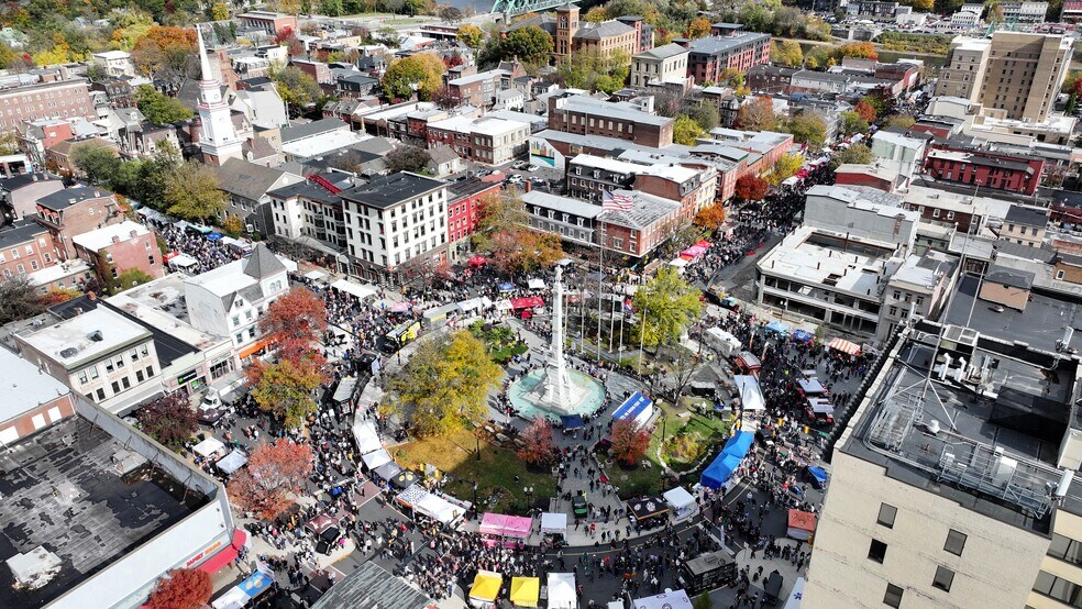 More Photos Of 118-120 Northampton St, Easton Apartments For Lease