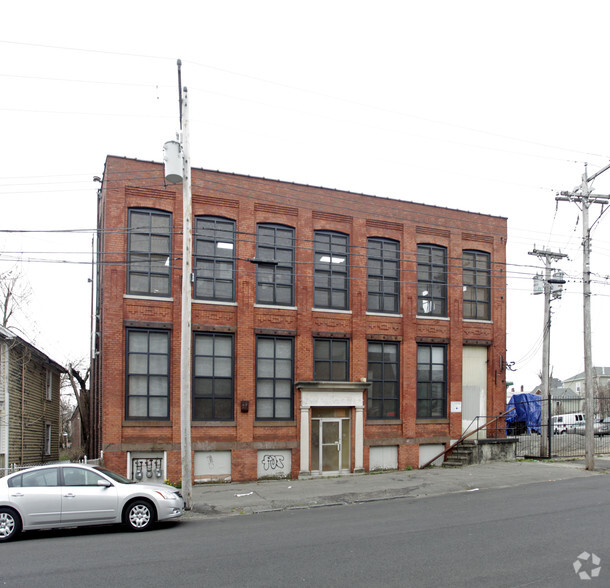 Primary Photo Of 209 Center St, Bridgeport Warehouse For Lease