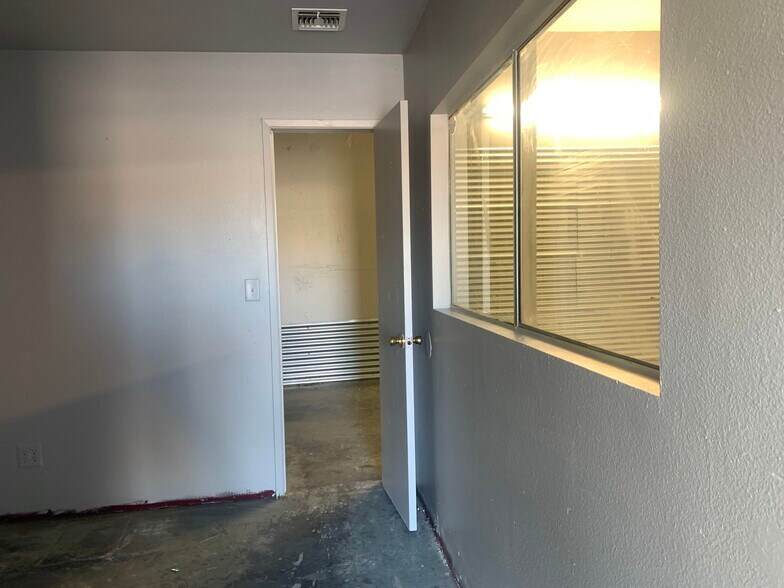 More Photos Of 2715 Highway 95, Bullhead City Self Storage For Lease