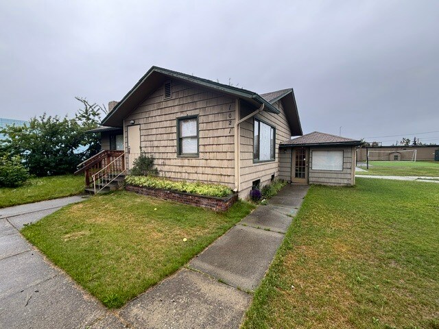 More Photos Of 900 W Fireweed Ln, Anchorage Flex For Sale