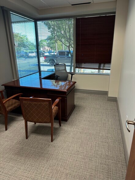 More Photos Of 125 W Romana St, Pensacola Office For Sale